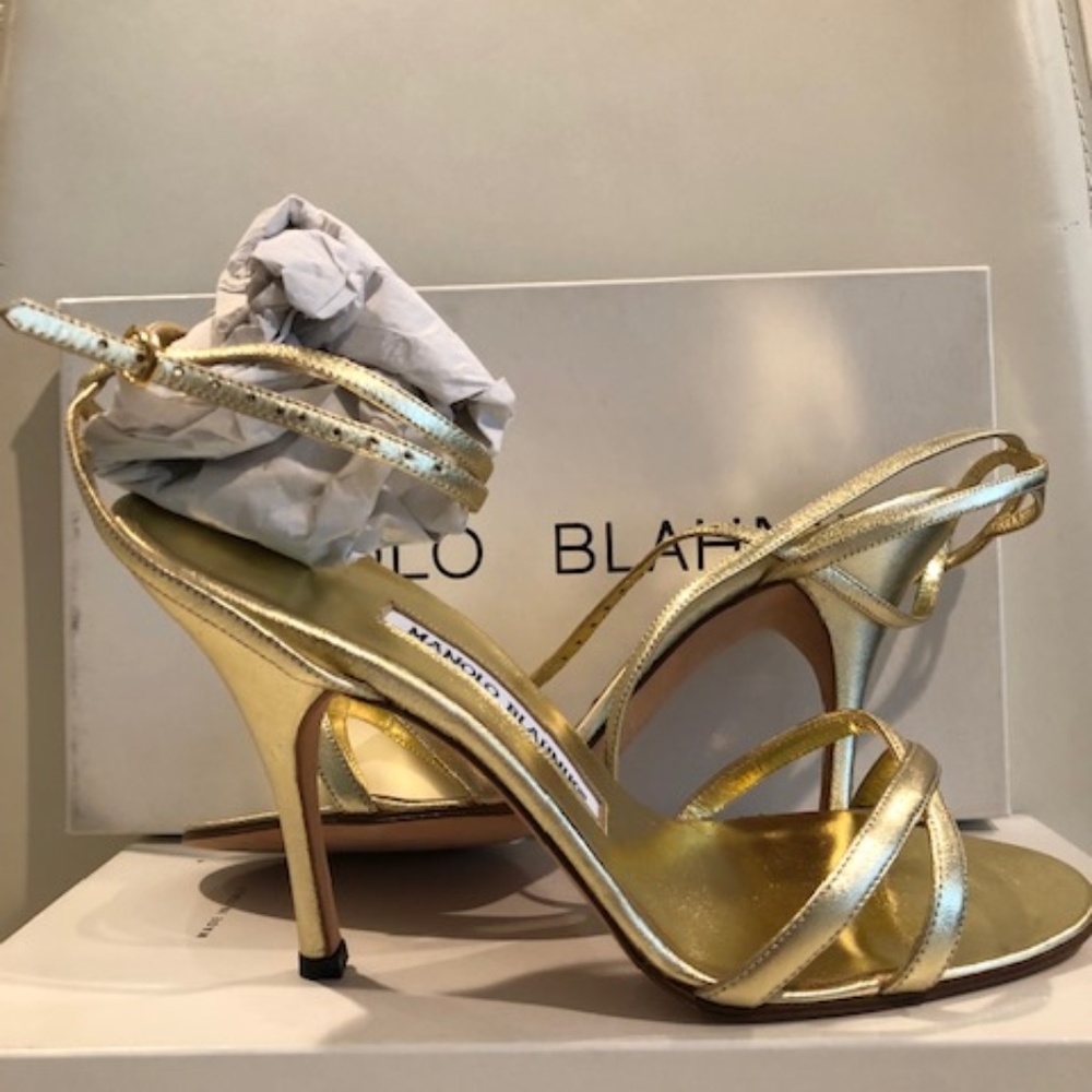 *NEVER WORN* MANOLO BLAHNIK Strappy gold Sandal